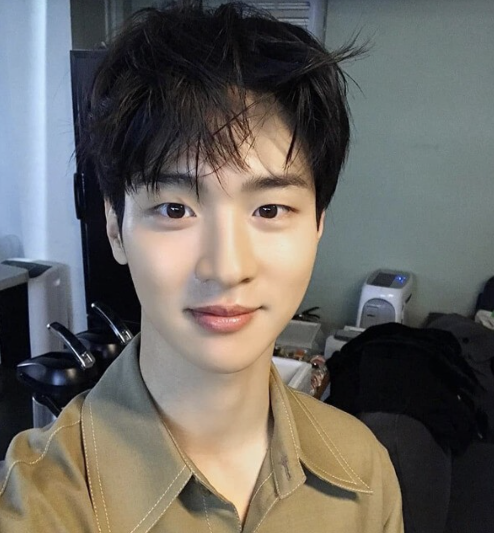 장동윤 셀카
