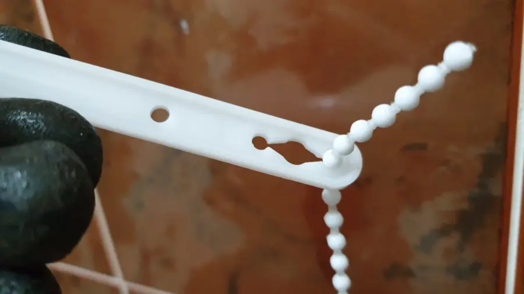구슬줄 끼우는 곳
