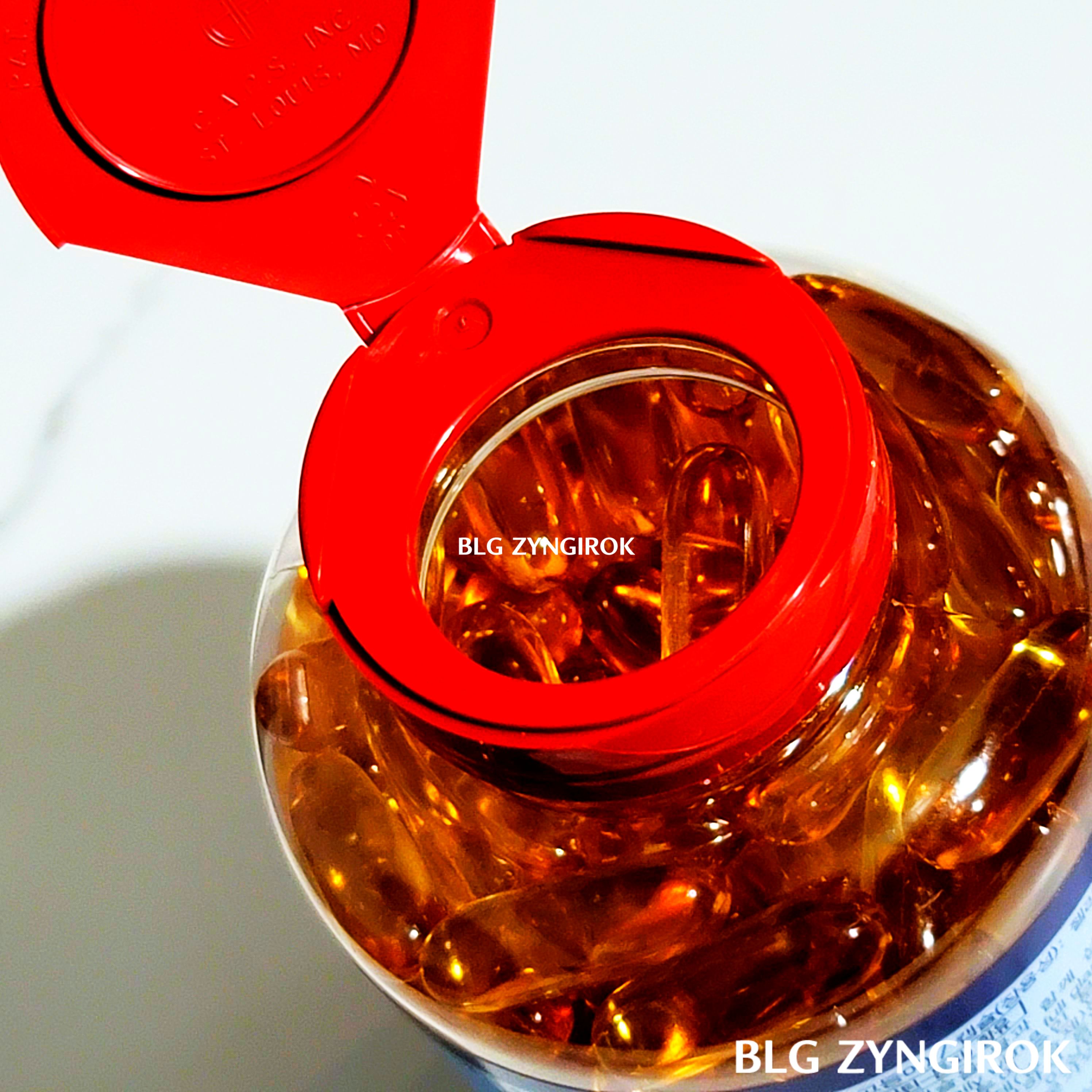 KIRKLAND SIGNATURE 슈퍼 오메가3 뚜껑이 열려있는 모습이다.