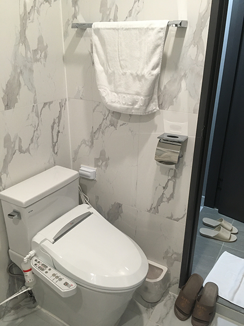 디올호텔-화장실-변기