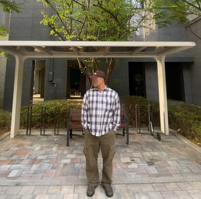 데일리룩('26. 10. 18.)오와이 데빌 로고 레터링 볼캡, 블랙모먼트 고밀도 시티보이 레귤러 오버핏 체크 셔츠, 프리즘웍스 카고 팬츠, 블런드스톤 585 러스틱브라운 첼시부츠