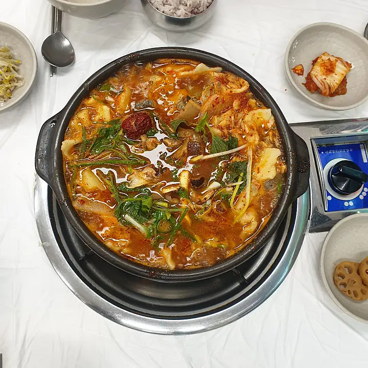식객 허영만 백반기행 177회 윤소이 편 새우탕 메기 매운탕 메기탕 합천 맛집 소개