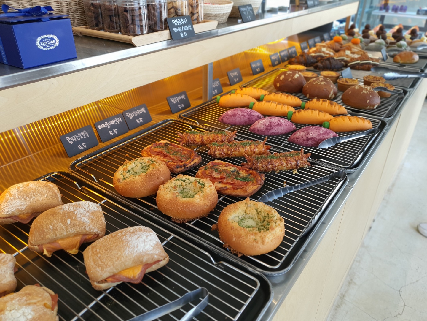 제주 구좌 송당무끈모루 안돌오름 밧돌오름 웨딩포토존 웨딩촬영 대형베이커리 카페 안도르 andor 인생샷