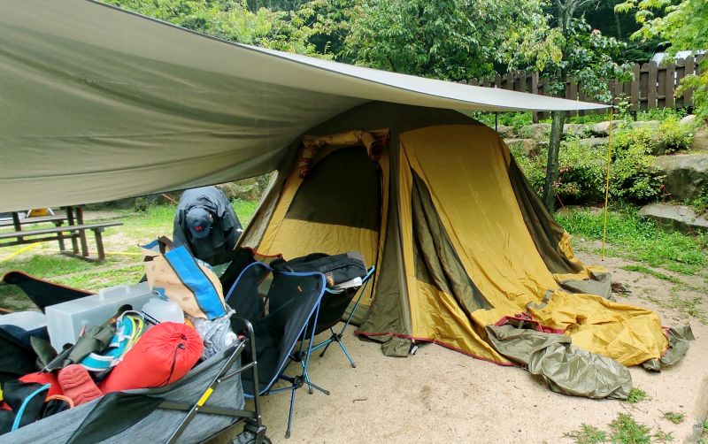 아웃터를 치고 폴대가 없는걸 알게된 당황스러운 장면