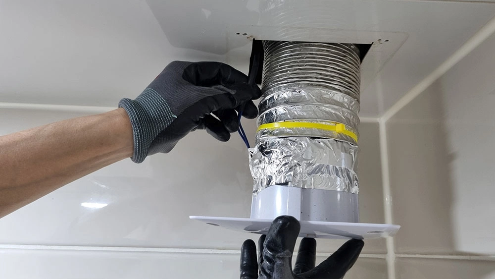 환풍기 끼우는 모습