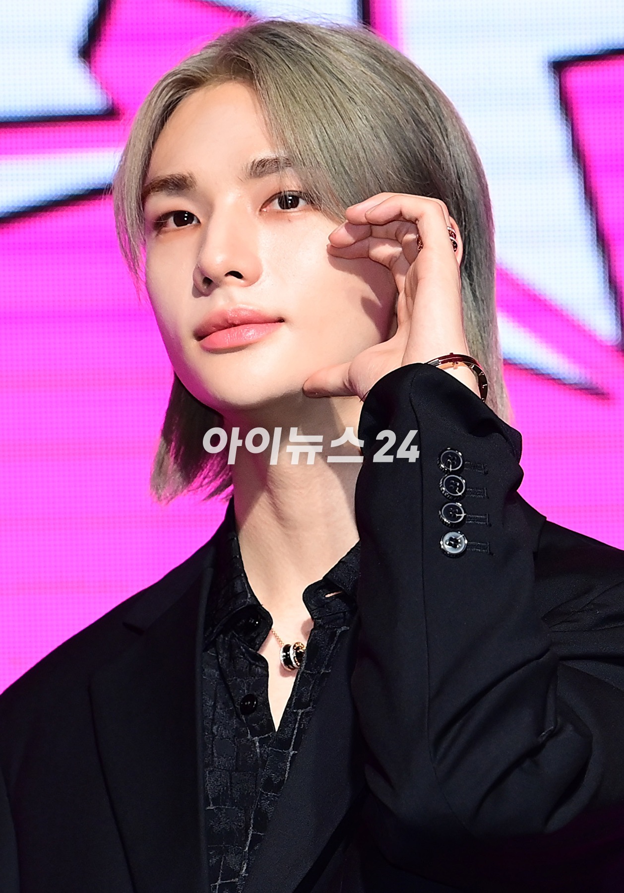 그룹 스트레이키즈 현진이 10일 오전 서울 영등포구 콘래드 서울에서 열린 스트레이키즈(Stray Kids) 새 미니앨범 '樂-STAR'(락스타) 발매 기념 기자간담회에서 포즈를 취하고 있다. [사진=정소희 기자]