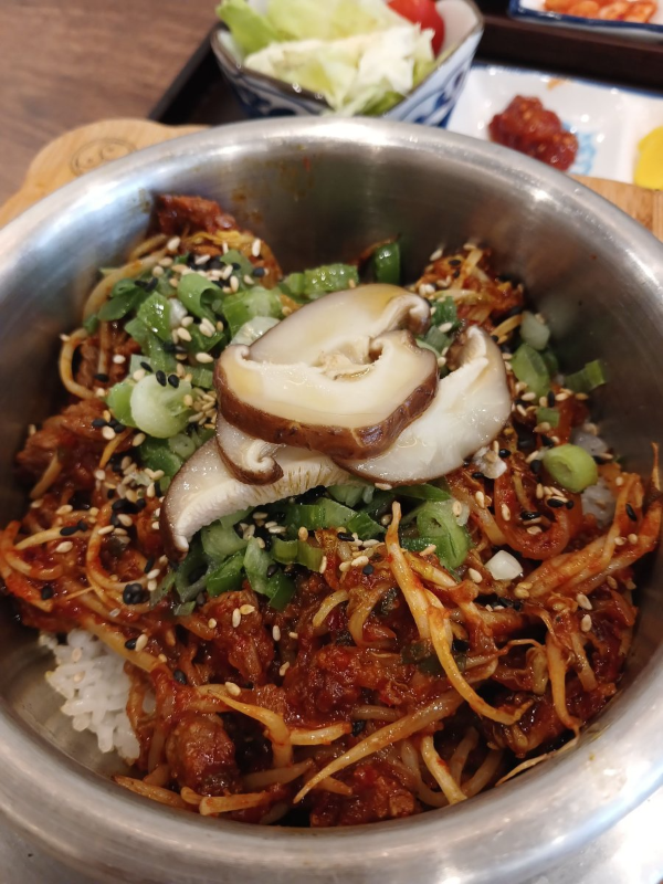 담솥 소고기숙주솥밥