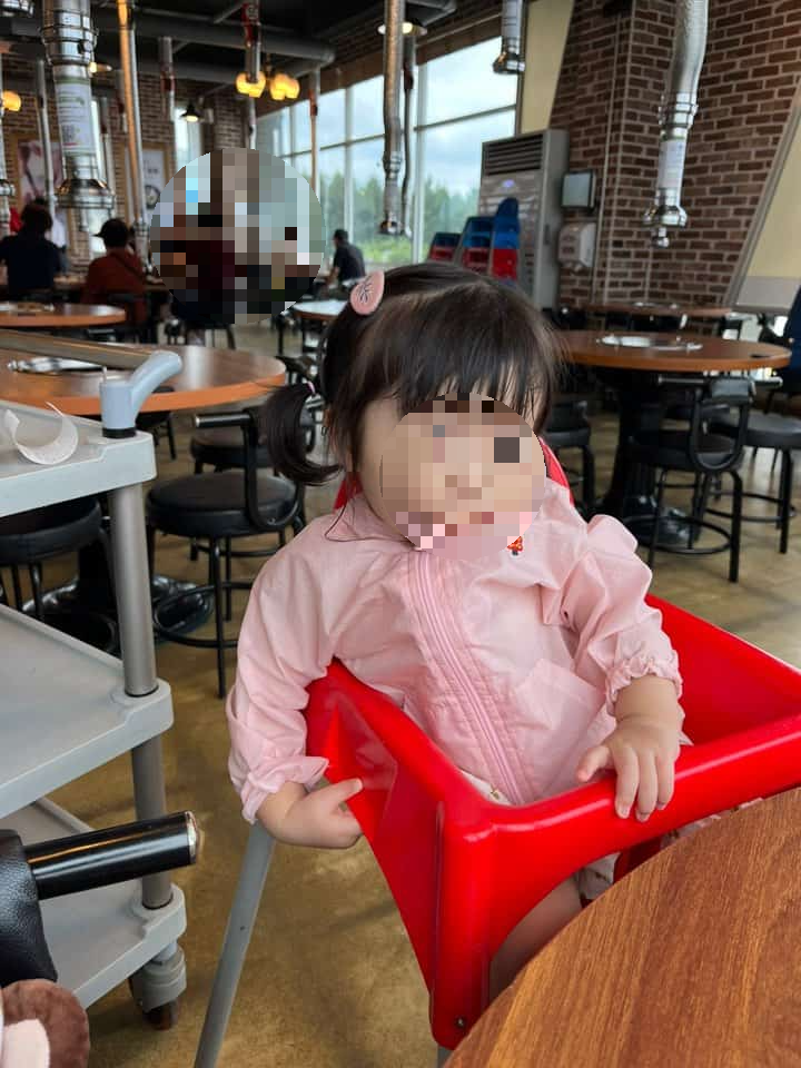 평창한우마을 대관령점 아기 의자