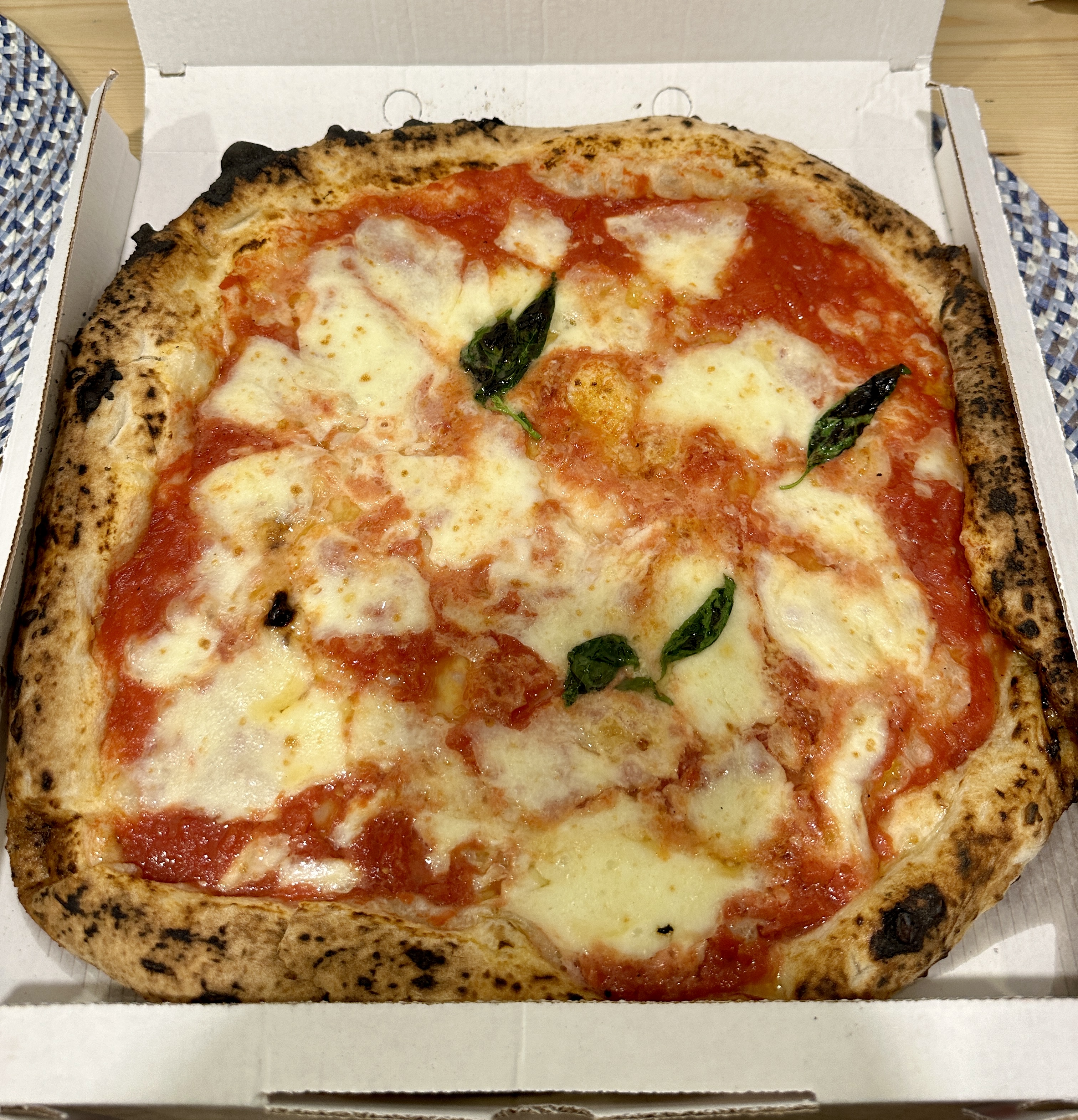 근처 맛집에서 사다 먹은 나폴리 피자