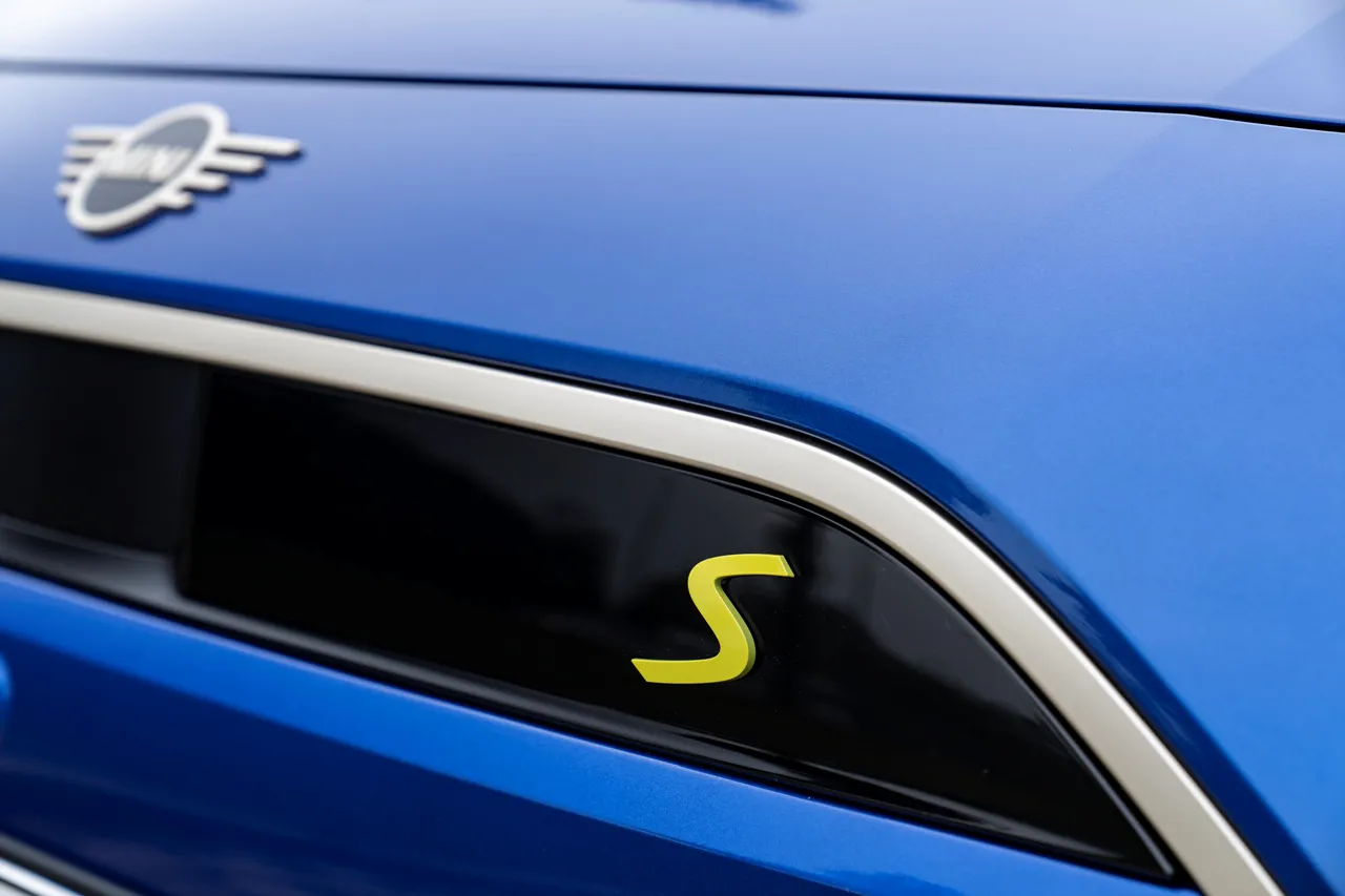 미니 해치백 SE 차량 이미지