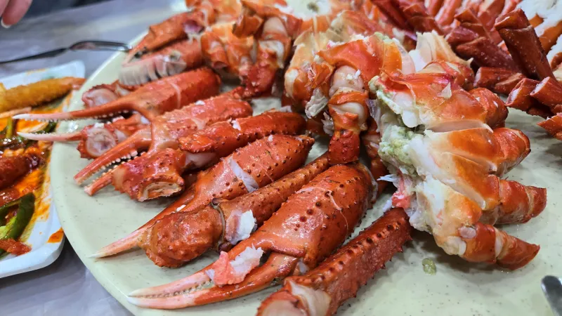 강구항 대게 맛집의 완성된 홍게 모습