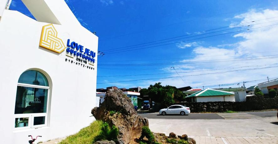 산토리니 같은 화사함