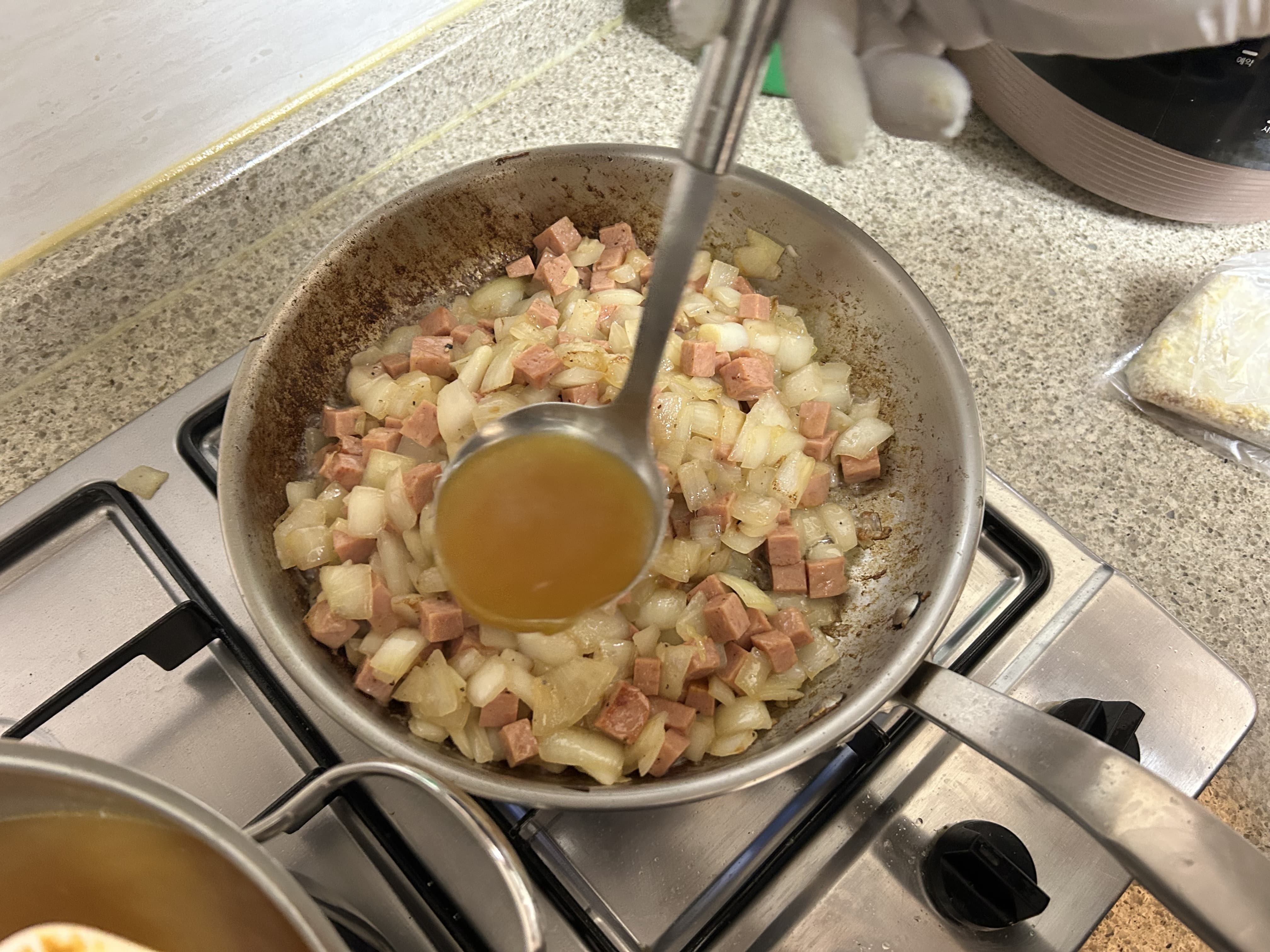 [chef&amp;#44; Daddy] 채수로 끓여 감칠맛 두 배! 스팸 카레 만드는 법 (돈까스 토핑까지)