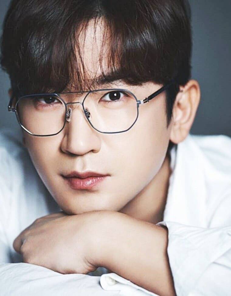 가수-이민우