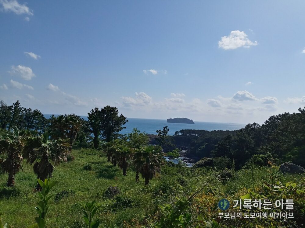 삼매봉 산책로에서 본 범섬