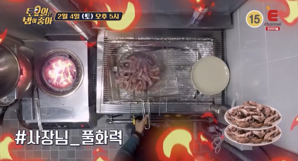 토밥좋아-시흥-등갈비-굽는 사장님-사진