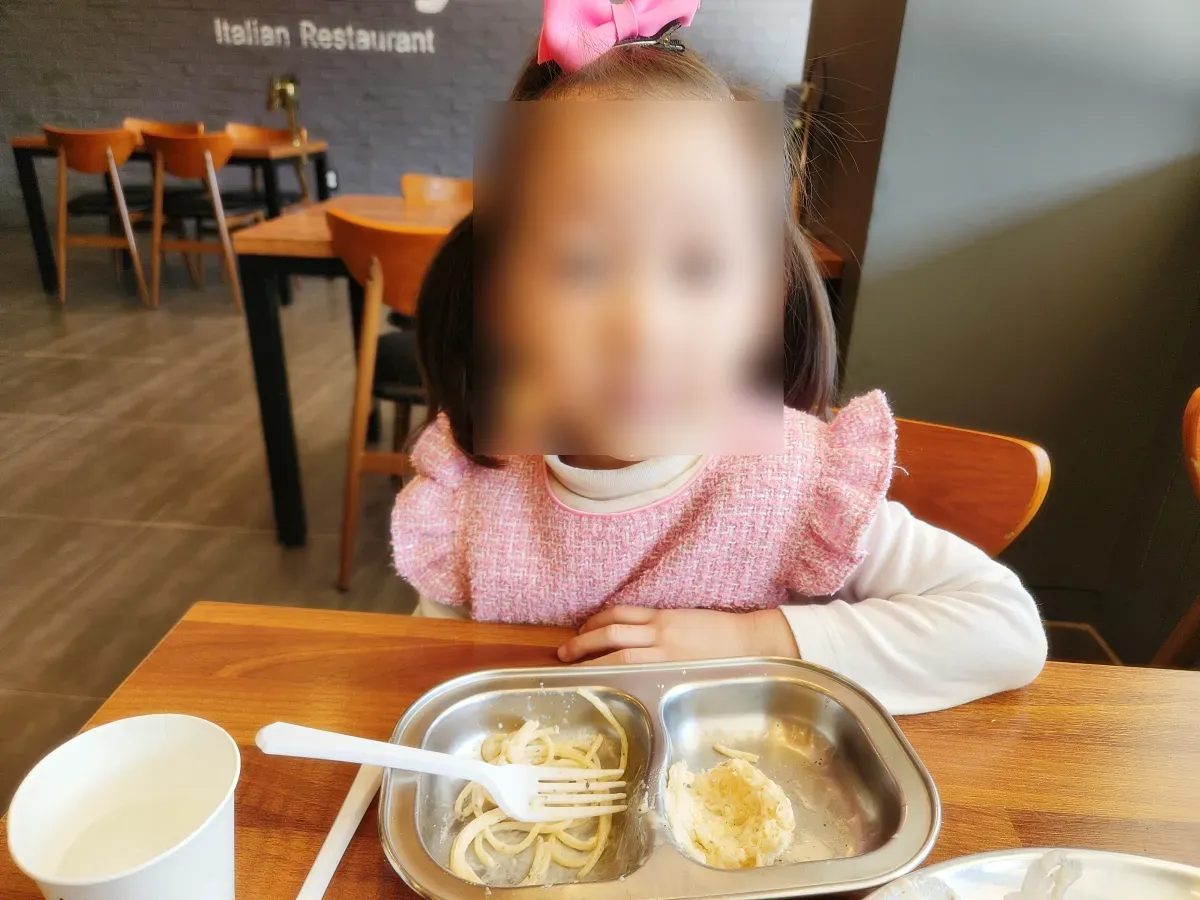이천-아울렛-오말리-파스타-먹는-아이