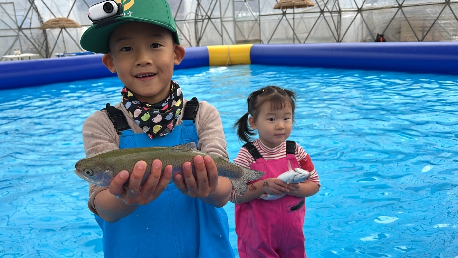 양평빙송어축제- 돔맨손송어잡이-꼬마손님