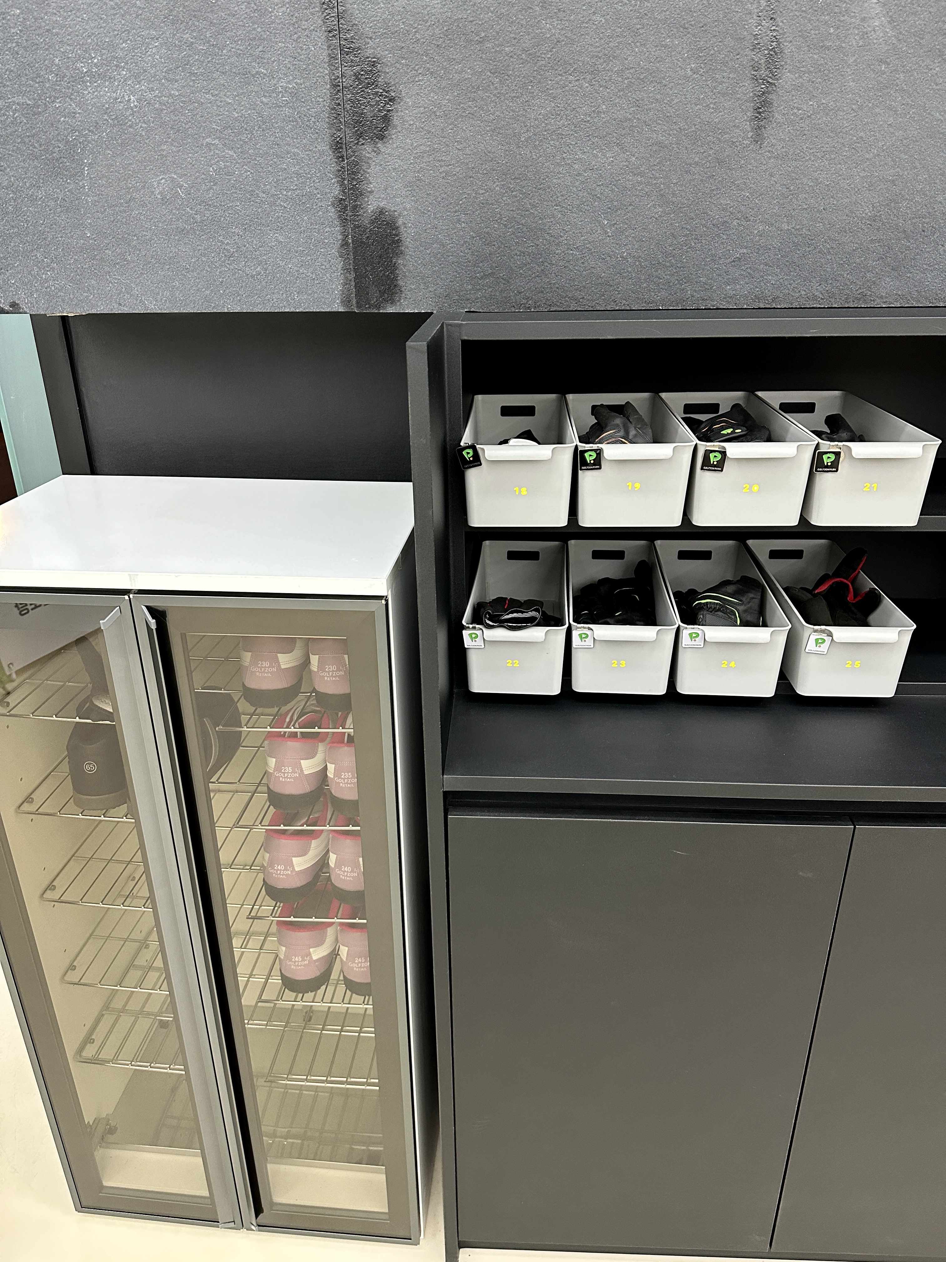 골프존 파크 아라 모노베니체 신발과 장갑