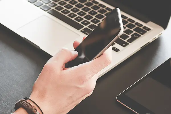 한손에 들어오는 아이폰은 이제 나오지 않는건가?