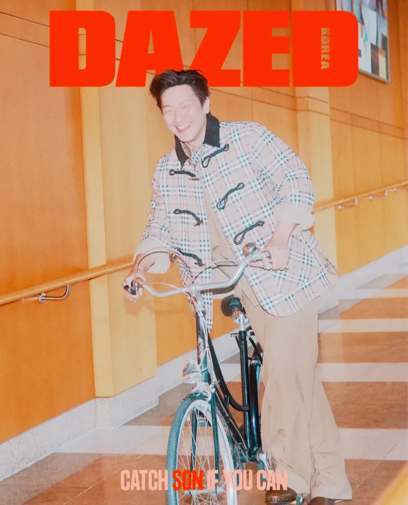 손석구 버버리, 손석구 패션, 버버리 트렌치코트, 2025 체크 트렌드, 버버리 윈드브레이커, 버버리 런던 패션위크, 남성 패션 트렌드, 버버리 캠페인, 버버리 런웨이 스타일