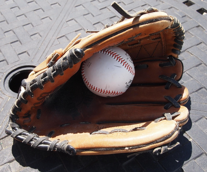 야구 공,글러브