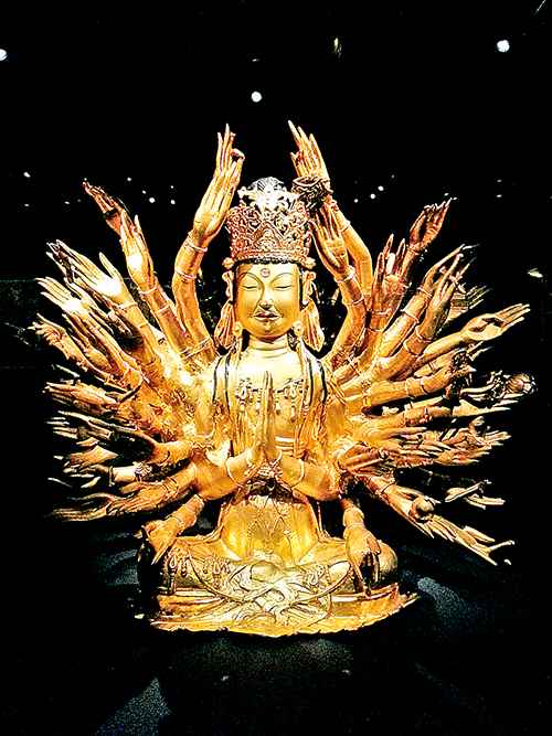 수 많은 손을 가진 흥천사의 천수관음보살상,자비와 공감의 상징
