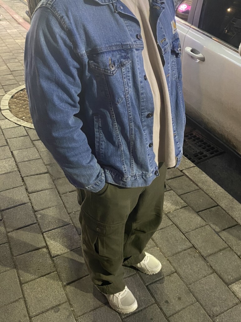 데일리룩(오뭘입)칼하트 청자켓, 유니클로 청자켓, 어커버오버티셔츠, 프리즘웍스 카고바지, 뉴발란스 스니커즈 MT410SA5(799A35), 남자코디, 남자패션, ootd