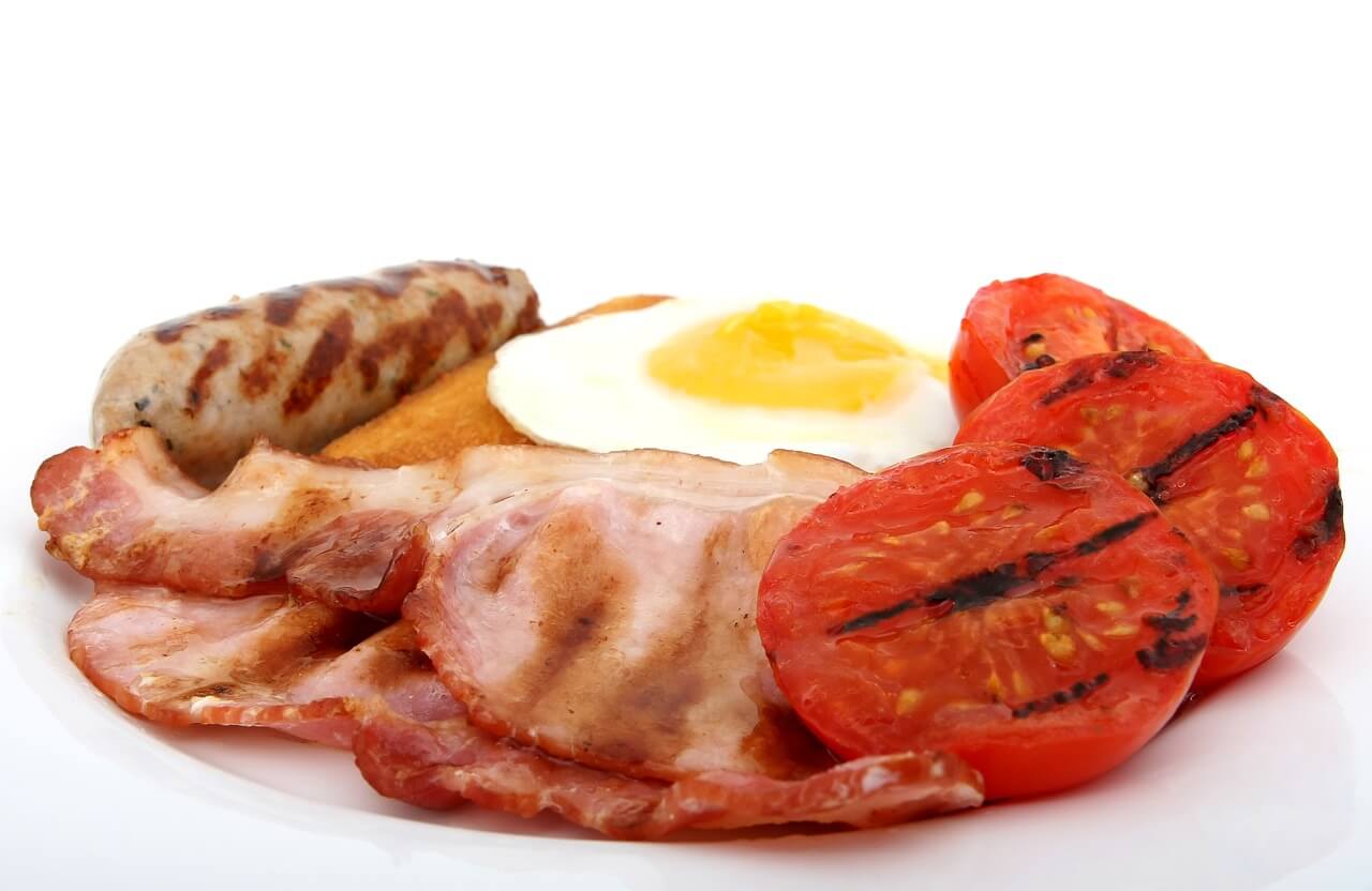 계란과 고기 토마토 이미지