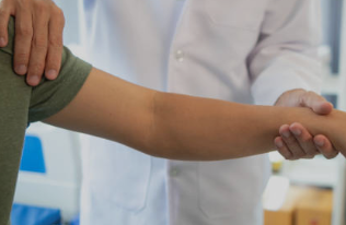 테니스 엘보 운동 치료법 보호대 추천 주사치료 테니스 엘보 테이핑