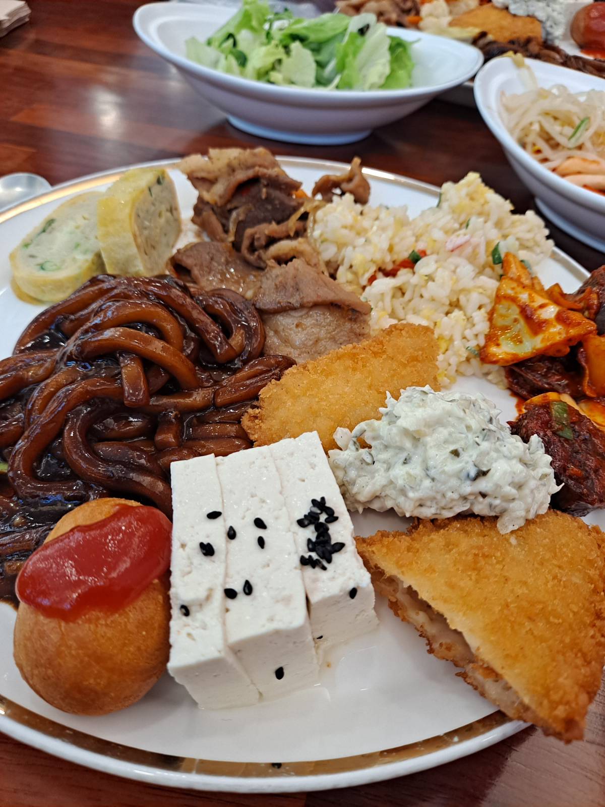 봄봄 음식한접시