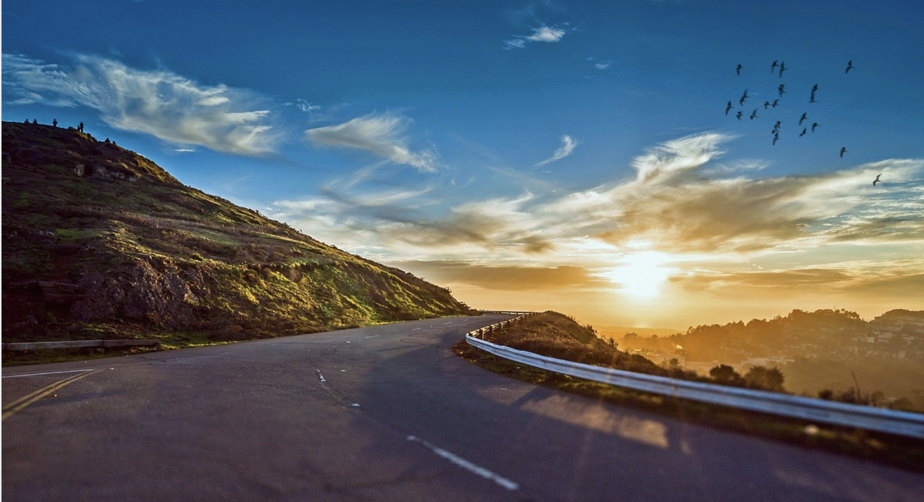 석양이-있는-도로-풍경