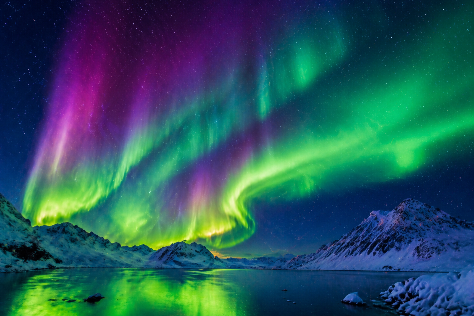 오로라는 왜 극지방에서 더 잘 보일까? (태양풍과 자기장의 만남, 대기 입자가 빛나는 원리, 북극과 남극에 집중되는 이유)