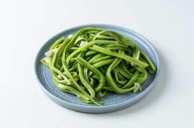 궁채 효능과 성분 및 칼로리&#44; 궁채는 식감이 뛰어나 사람들에게 사랑을 받고 있는데요~ 특히 궁채는 들깻가루에 넣어 먹거나 장아찌를 해 먹으면 정말 일품이지요~궁채는 언제 재배하고 특징이 무엇인지 읽어 보시기 바랍니다.