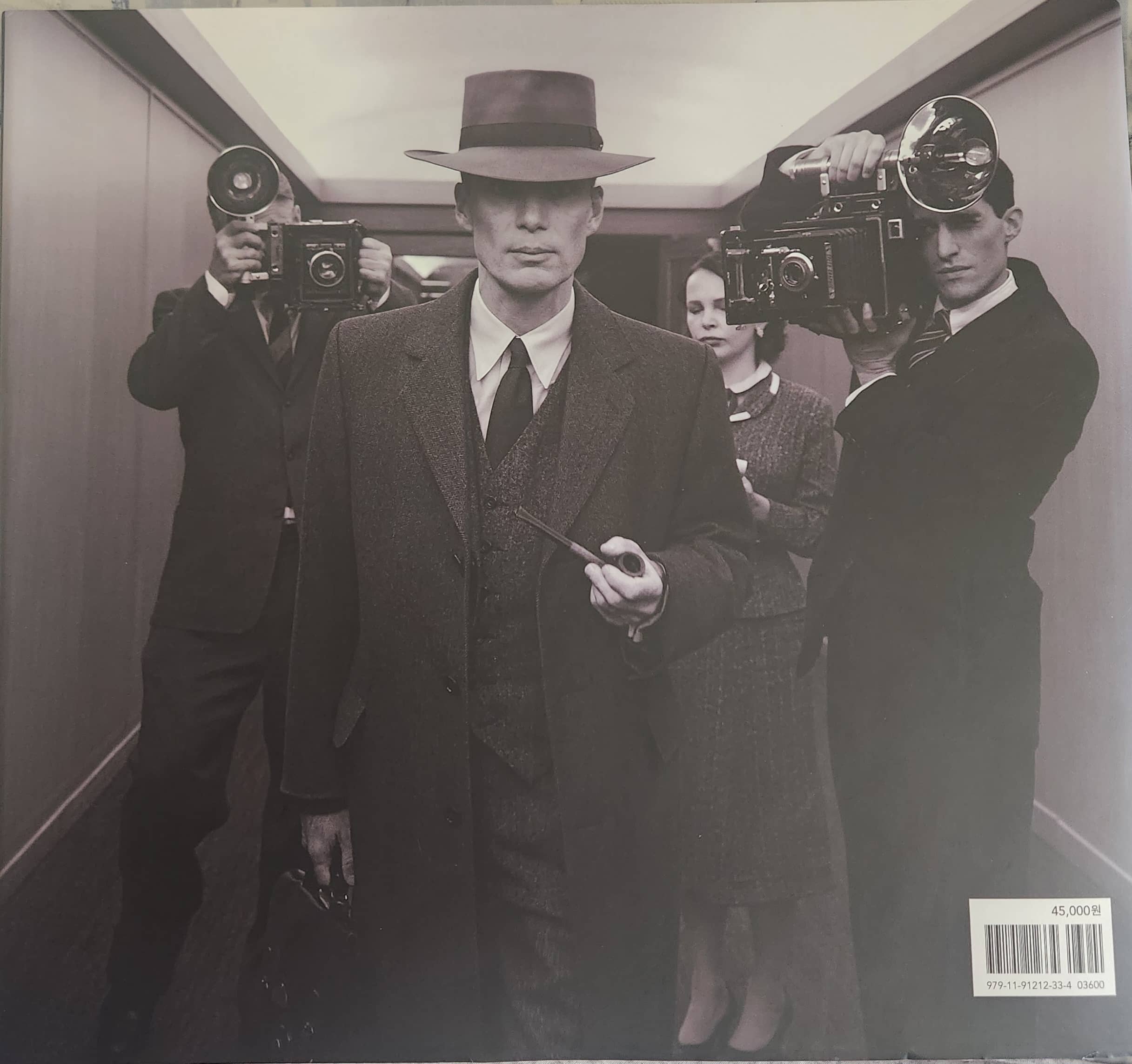 킬리언 머피가 연기하는 오펜하이머 모습