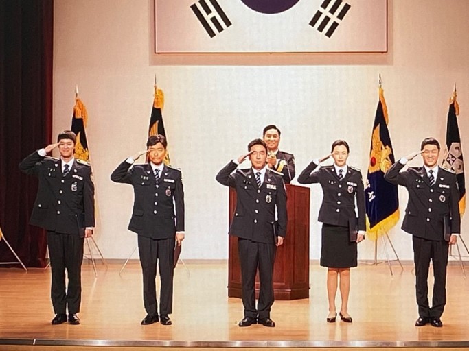 영화 극한직업 배우 단체사진