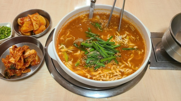 오늘N 속초 홍게 장칼국수 맛집(오늘은 국수 먹는 날)