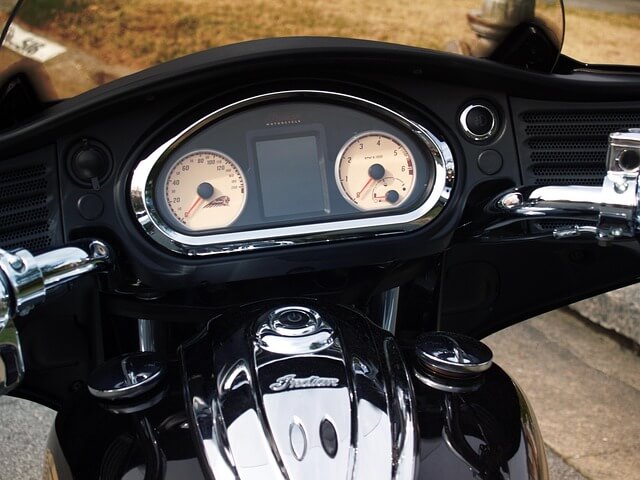 자동차 노란색 경고등