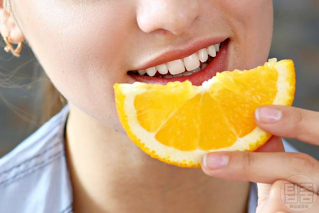 피부 하얘지는 음식 피부미백에 좋은 음식 오렌지