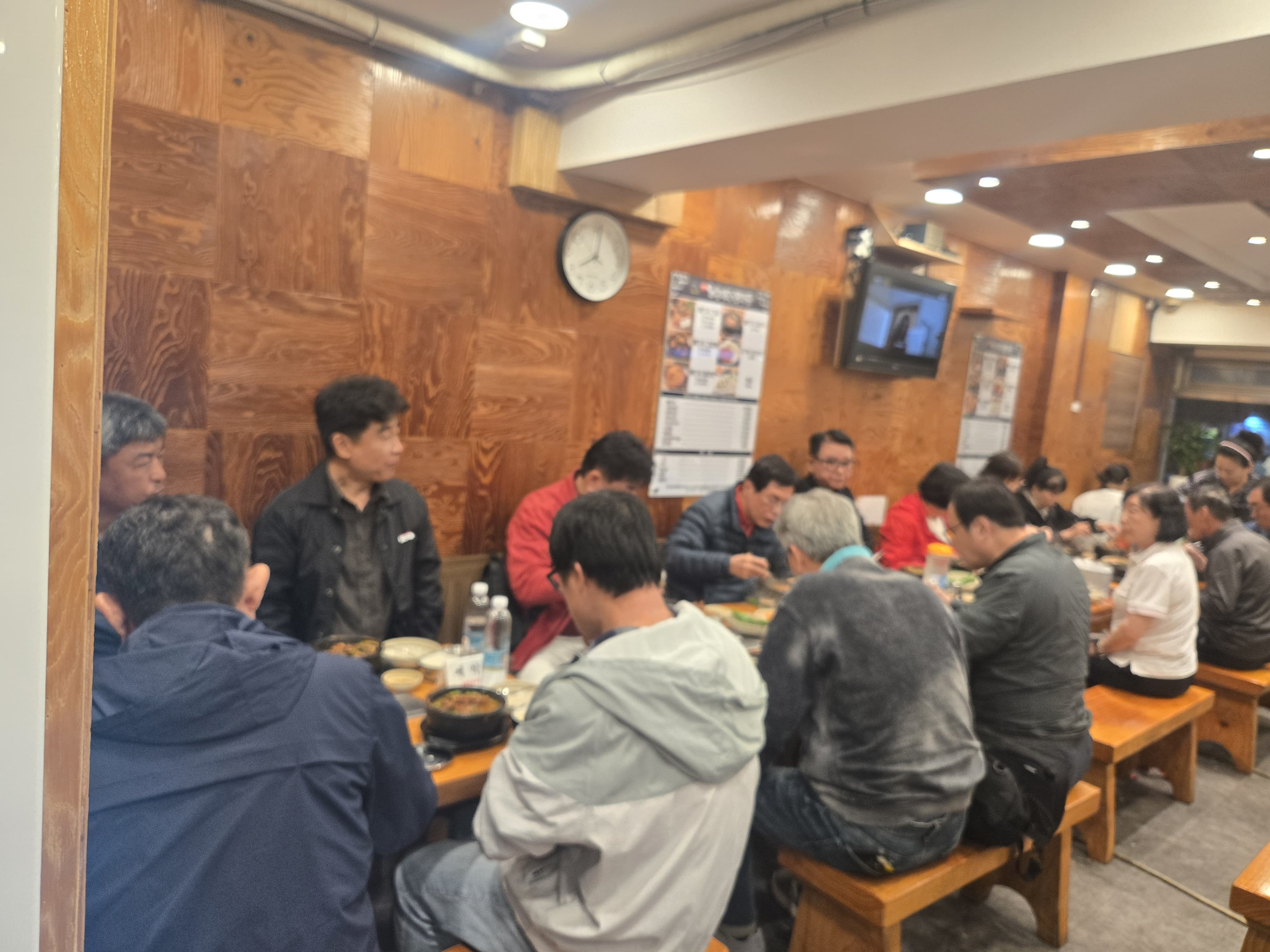 미성동으로 돌아와&amp;#44; 감자탕 한 그릇으로 단합대회를 마무리하다 