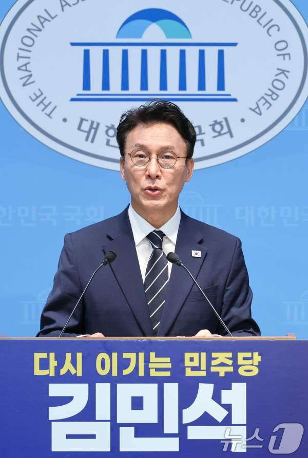 김민석 당대표 출마 선언 총정리! 전 총리의 파격 행보와 나이, 고향, 학력, 경력, 부인, 관련주 및 익산 거주의 비밀 심층 진단