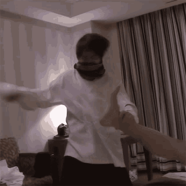 발바닥 찰싹때리는 뷔