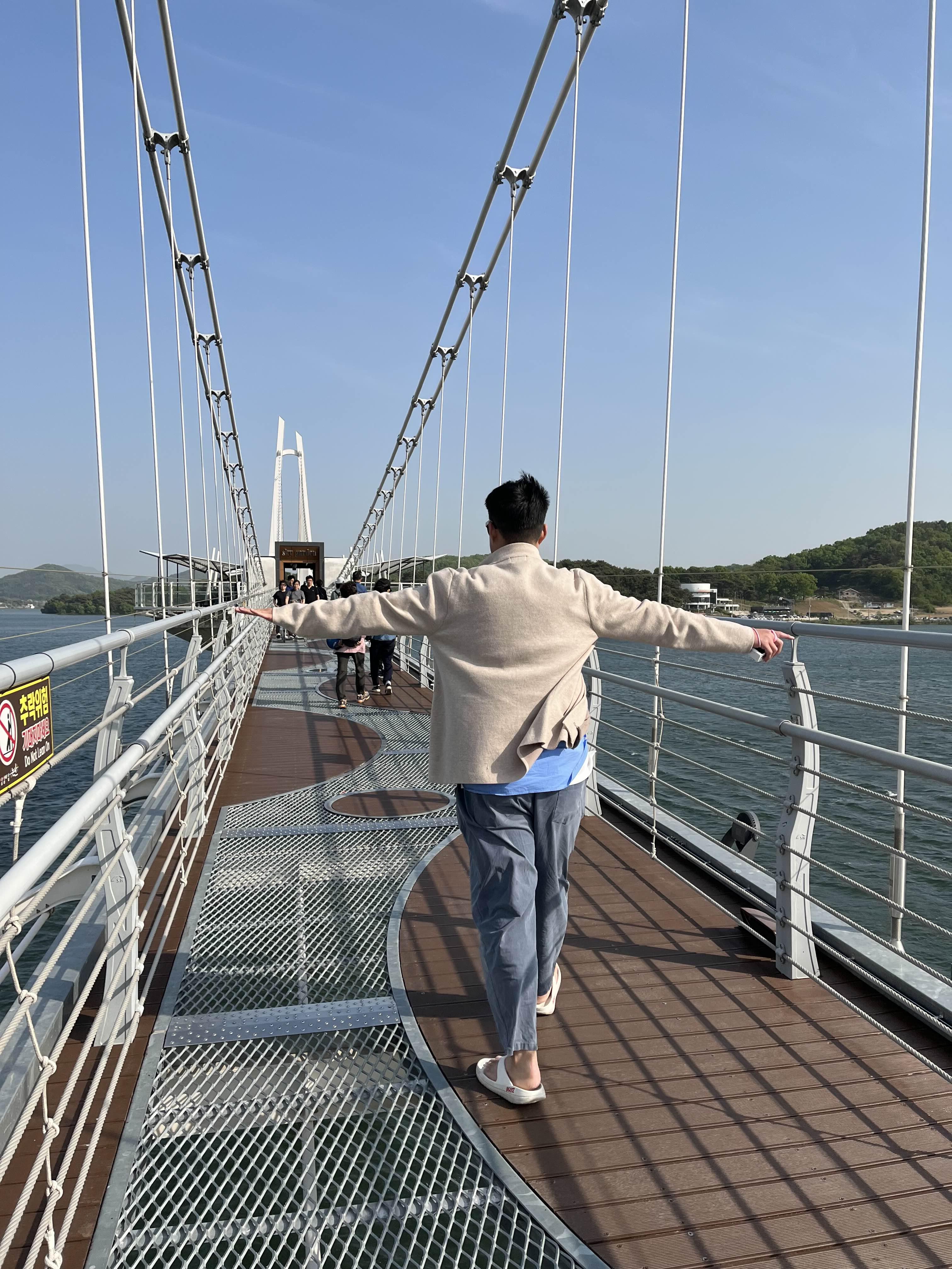 충남의 명물 <탑정호 출렁다리>