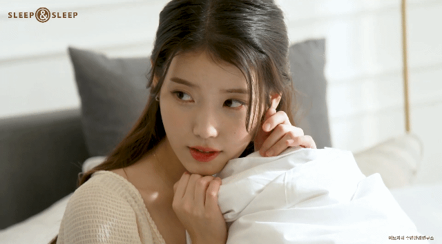 이브자리의 새 모델 아이유