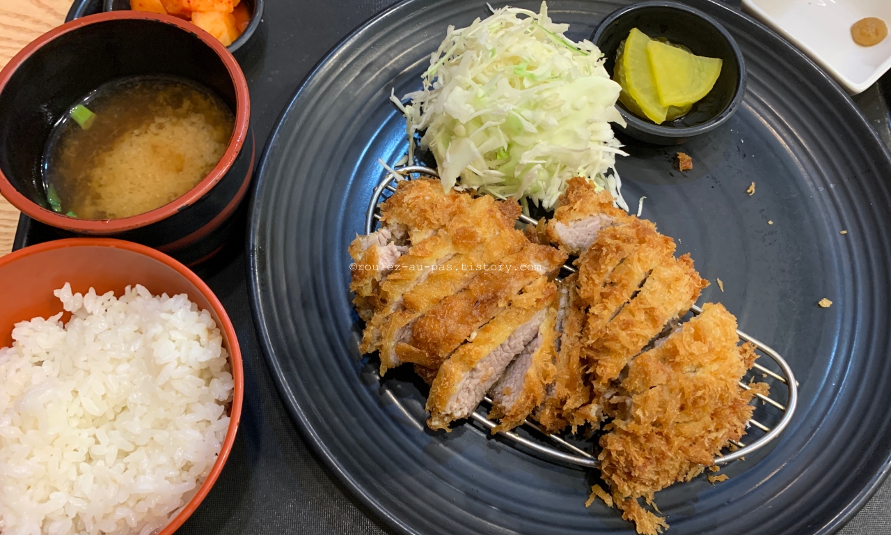 SEOUL-SAMSUNG-KOREAN FOOD-허수아비 돈까스