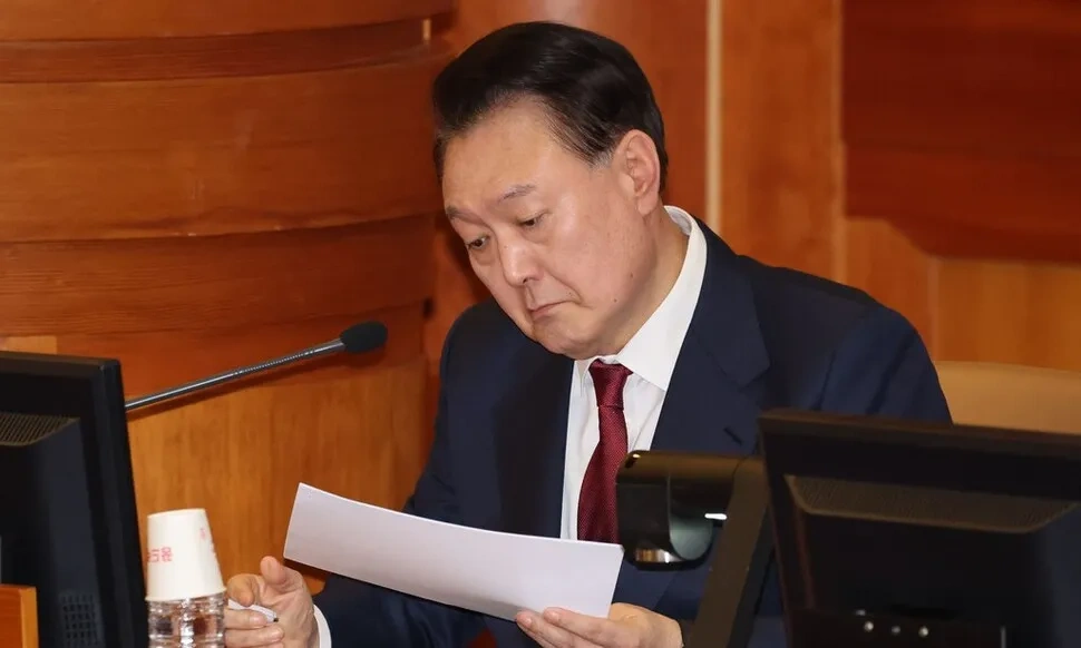 헌법재판소의 탄핵심판과 중앙지법의 형사재판을 병행해야 하는 윤석열