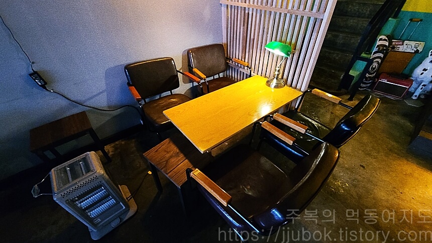 아날로그-부평점-2층-인테리어-2