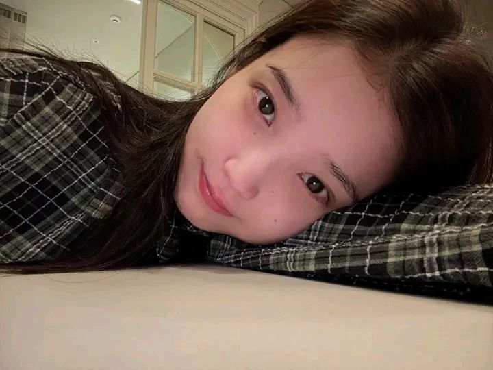 아이유 민낯 쌩얼 사진도 굴욕 없는 미인, 이종석 21세기대군부인 드라마 근황 프로필