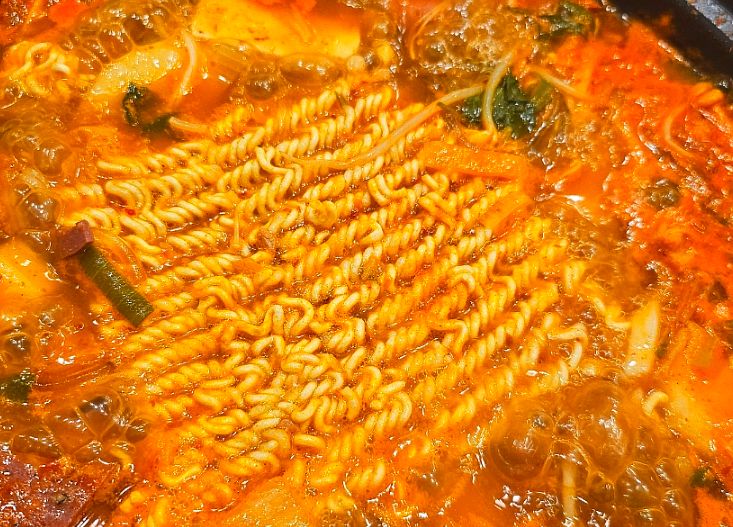6000원-부대찌개