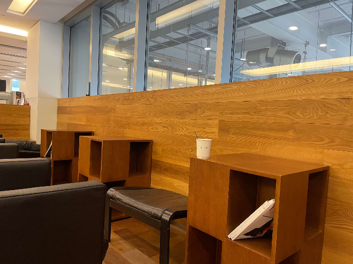 BMW 일산서비스센터 2층 라운지 좌석